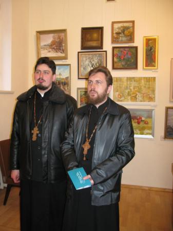 Херсонские священники приняли участие в открытии выставки на духовную тематику
