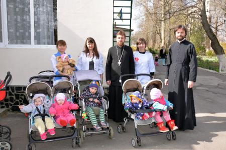 Нажмите для увеличения  Благотворительная помощь детям-сиротам