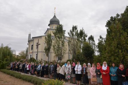 В Крестовоздвиженском храме Херсона состоялось празднование 25-летия образования общины