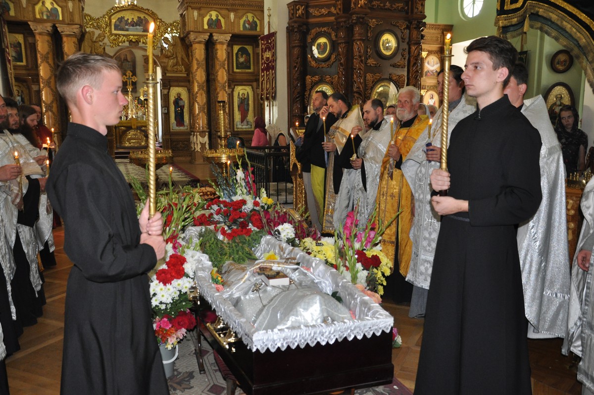 Духовника Херсонской епархии УПЦ похоронили у алтарной стены Екатерининского собора (фото)