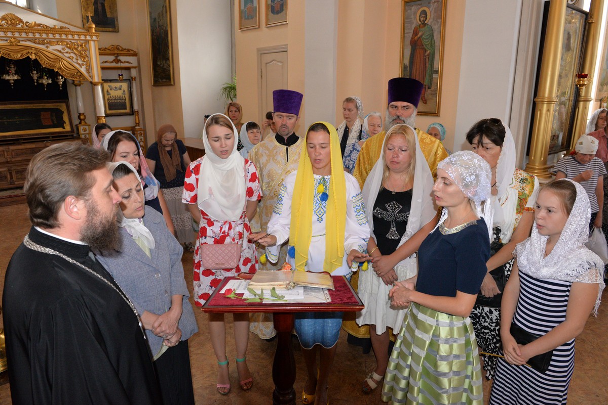 В Свято-Духовском соборе Херсона совершили молебен о мире в Украине