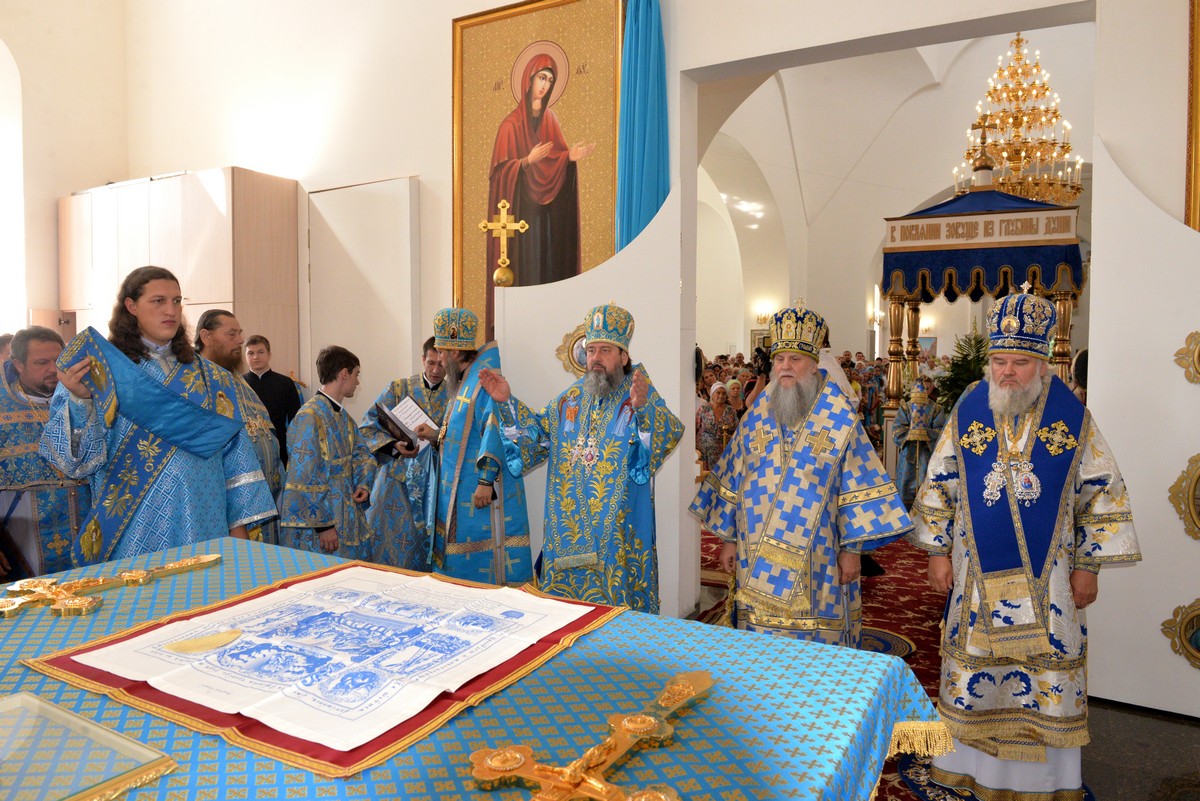 К 220-летию освещения в Успенском соборе открыли левый Варваринский придел 