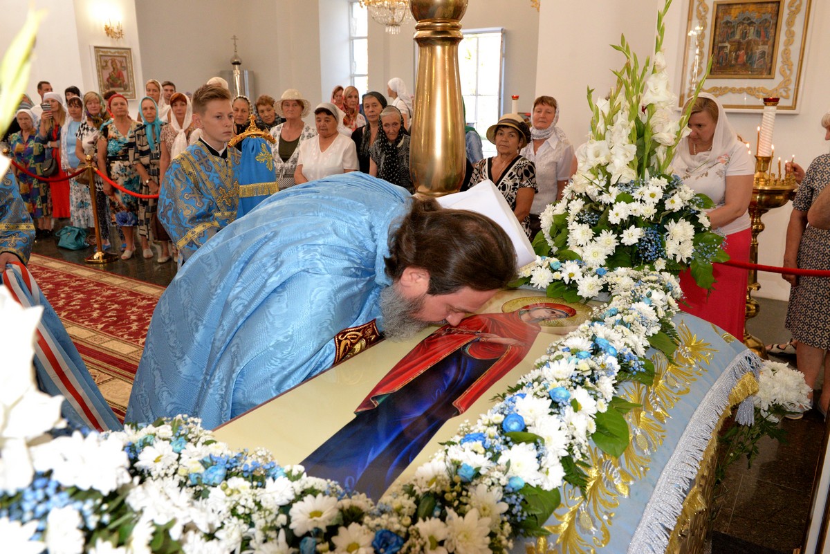 К 220-летию освещения в Успенском соборе открыли левый Варваринский придел 