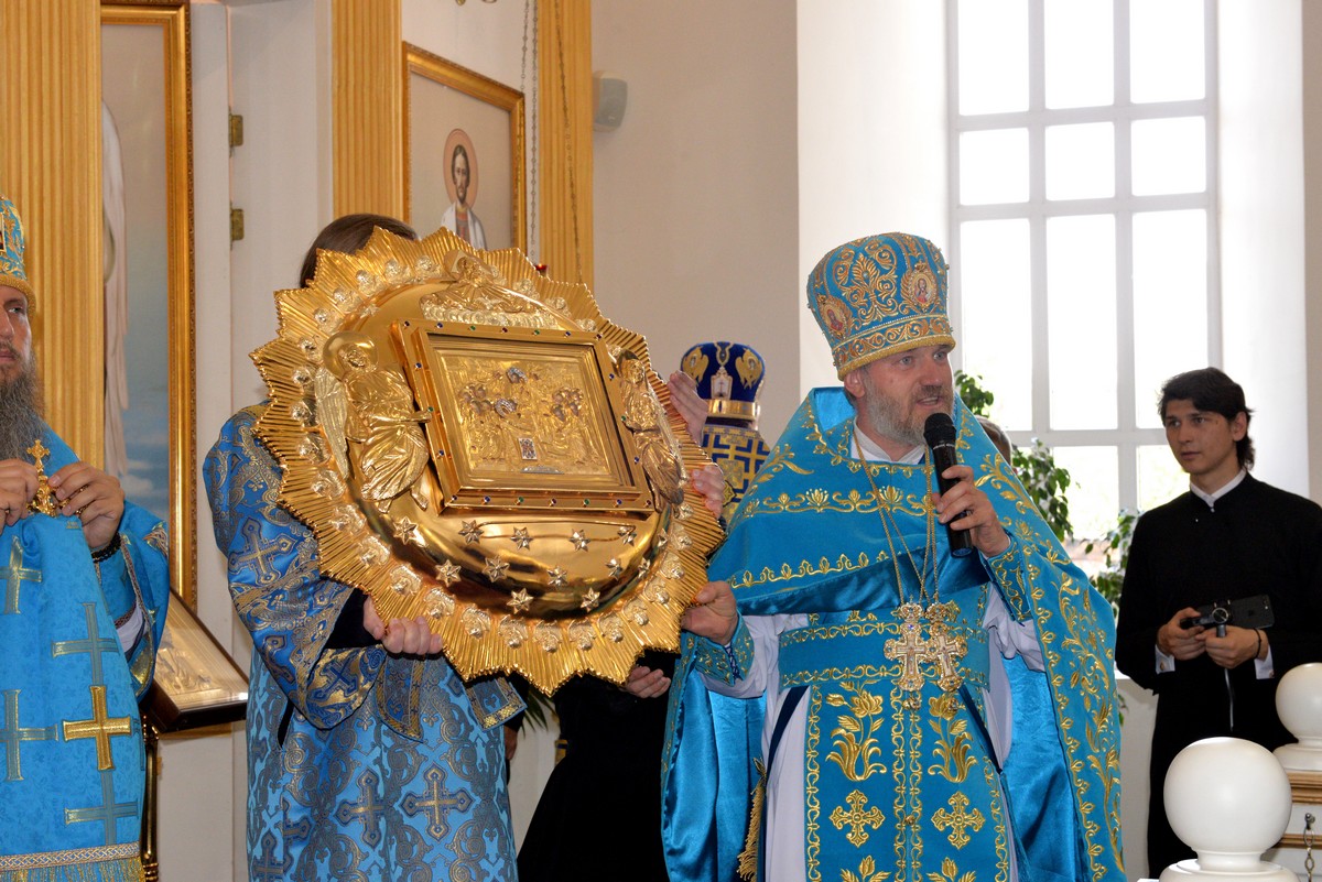 К 220-летию освещения в Успенском соборе открыли левый Варваринский придел 