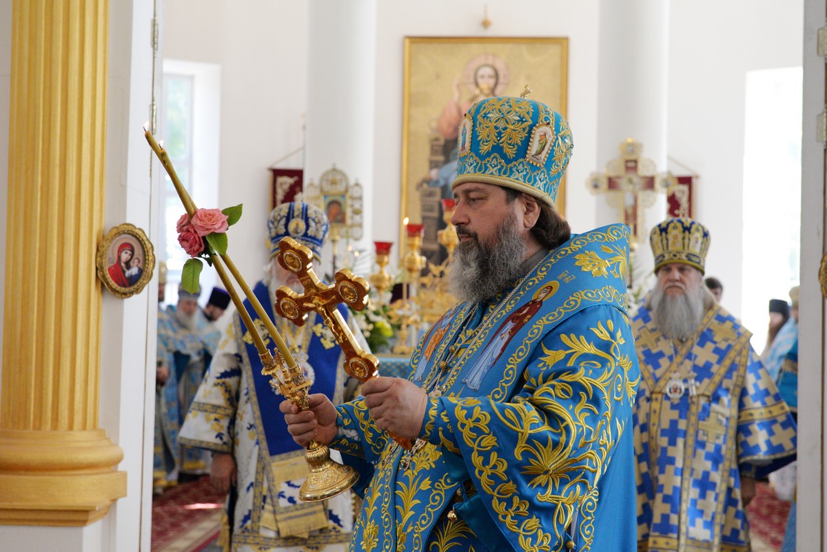 К 220-летию освещения в Успенском соборе открыли левый Варваринский придел 