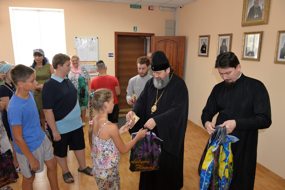 Митрополит Иоанн благословил школьников