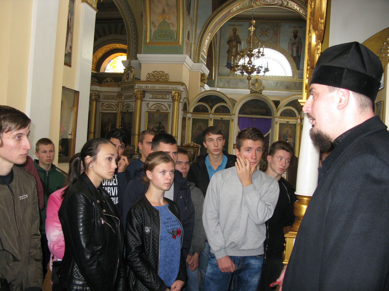 Для студентов и преподавателей ХГАУ устроили экскурсию по храмам Херсона