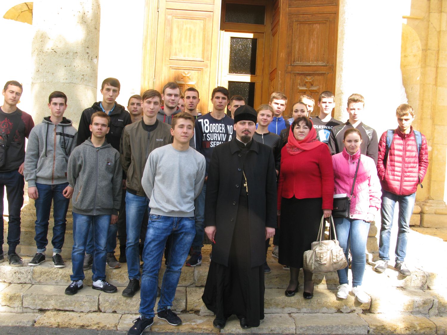 Для студентов и преподавателей ХГАУ устроили экскурсию по храмам Херсона