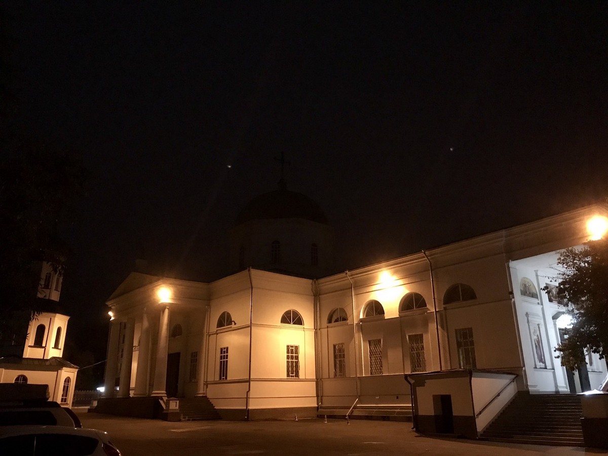 В Свято-Духовском кафедральном соборе Херсона на всенощной молились о мире в Украине 