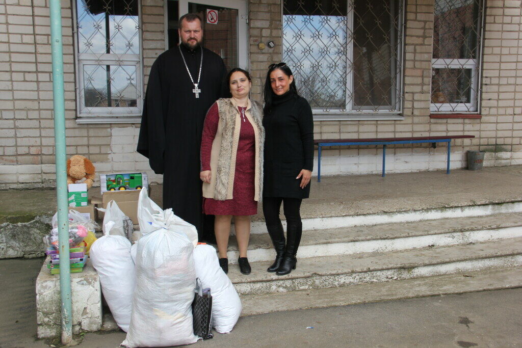 В пригороде Херсона в детском приюте учили делать пасхальные игрушки