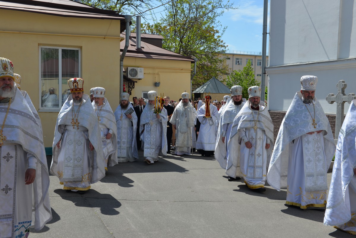 В Херсоне прошел Крестный ход в честь иконы – Покровительницы Херсона