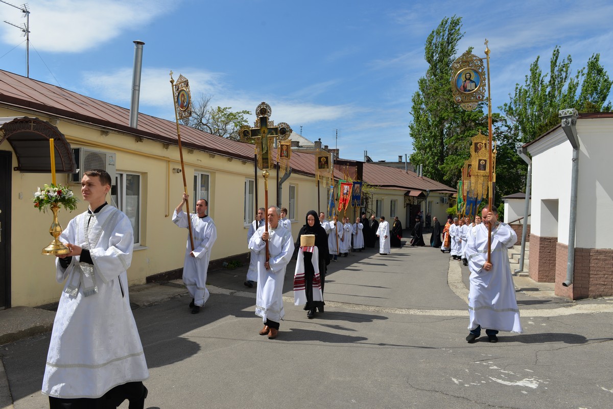 В Херсоне прошел Крестный ход в честь иконы – Покровительницы Херсона