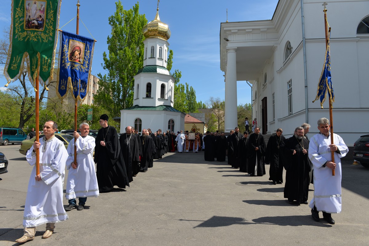 В Херсоне прошел Крестный ход в честь иконы – Покровительницы Херсона