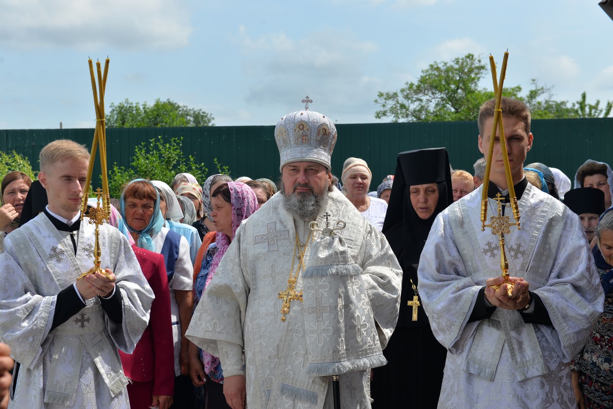 В Скадовском районе в женском монастыре прошел праздничный крестный ход