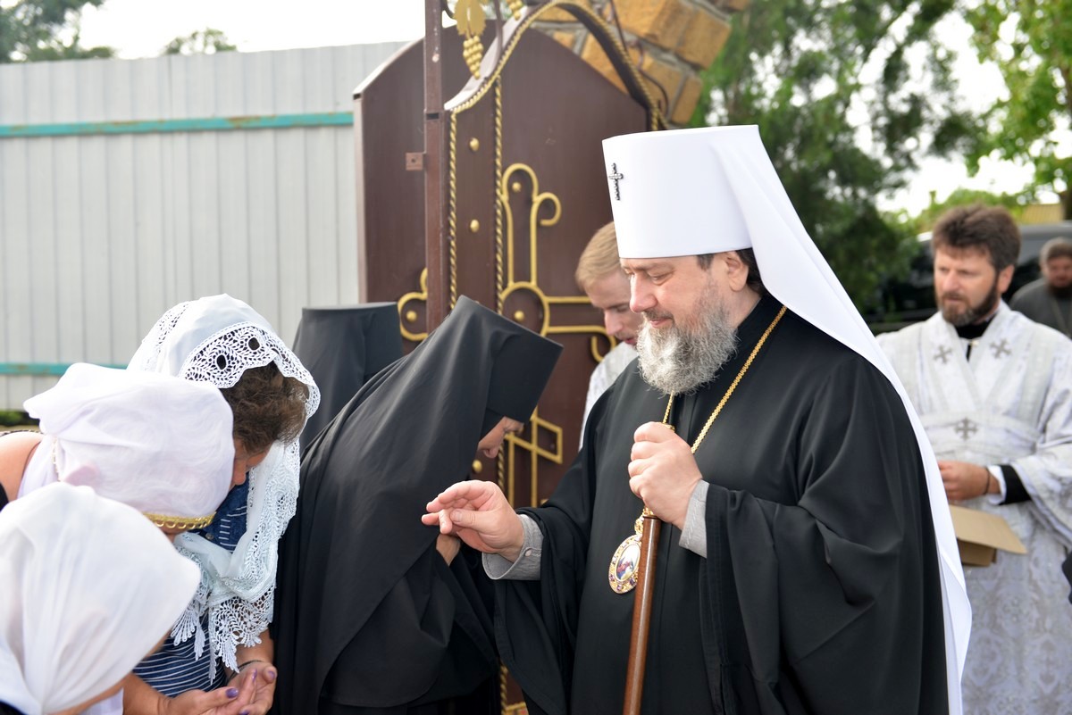 В Скадовском районе в женском монастыре прошел праздничный крестный ход