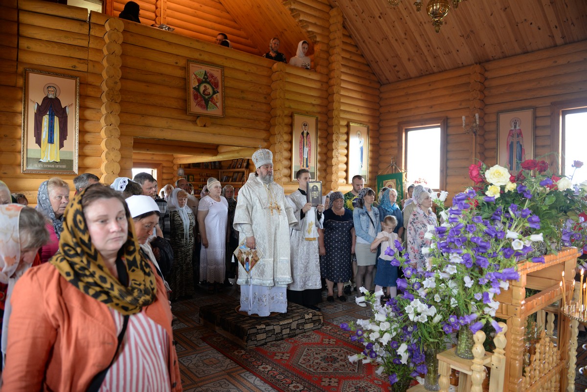 В Скадовском районе в женском монастыре прошел праздничный крестный ход