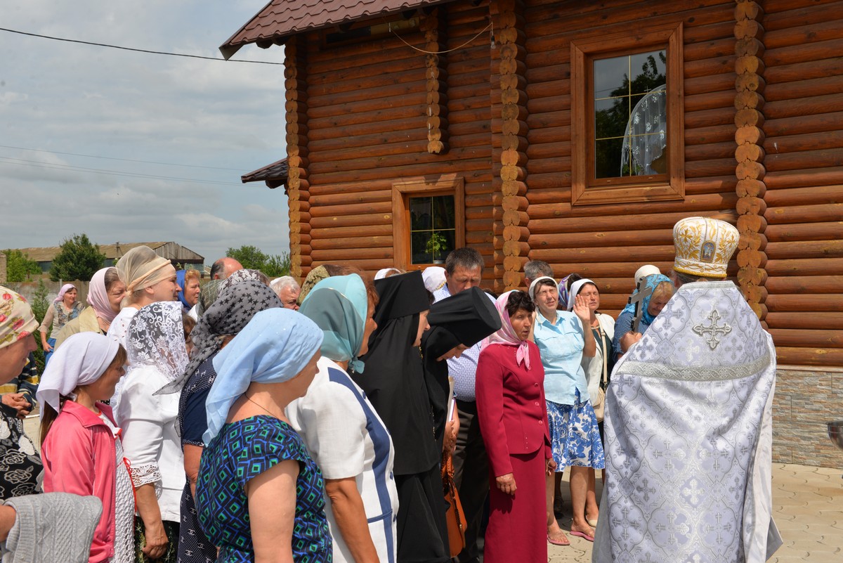 В Скадовском районе в женском монастыре прошел праздничный крестный ход