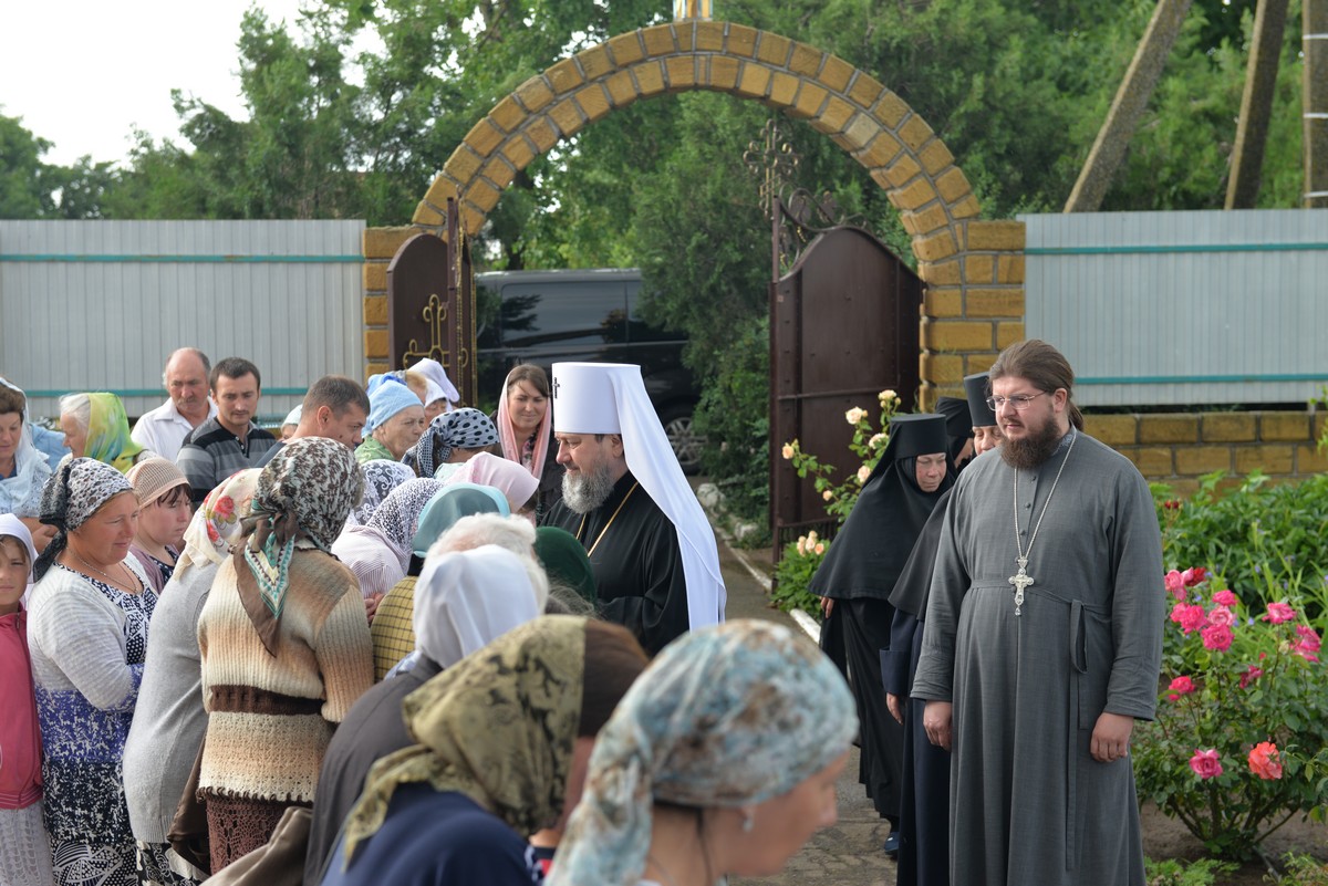 В Скадовском районе в женском монастыре прошел праздничный крестный ход