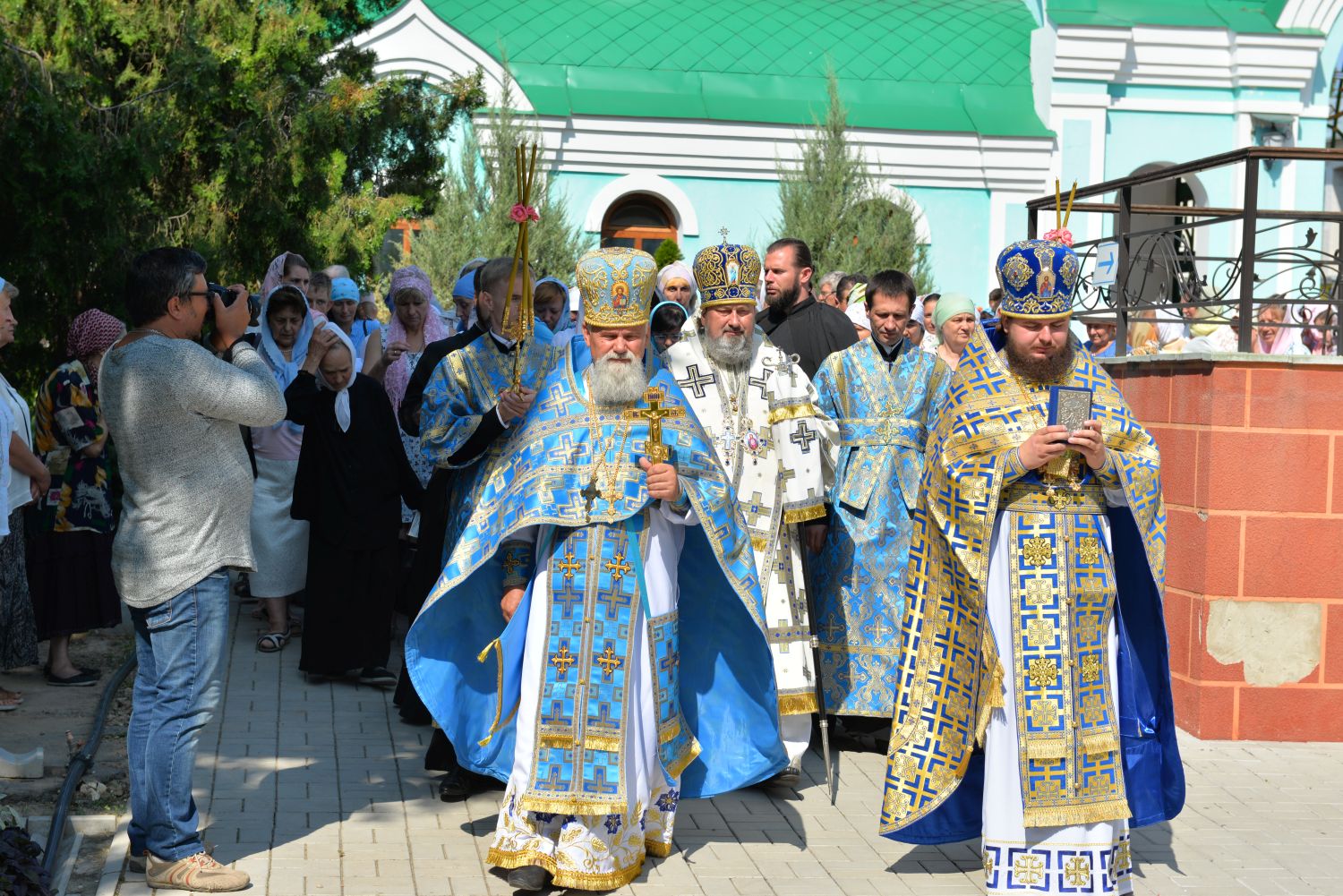 В Чернобаевке прошли крестным ходом вокруг Казанского храма