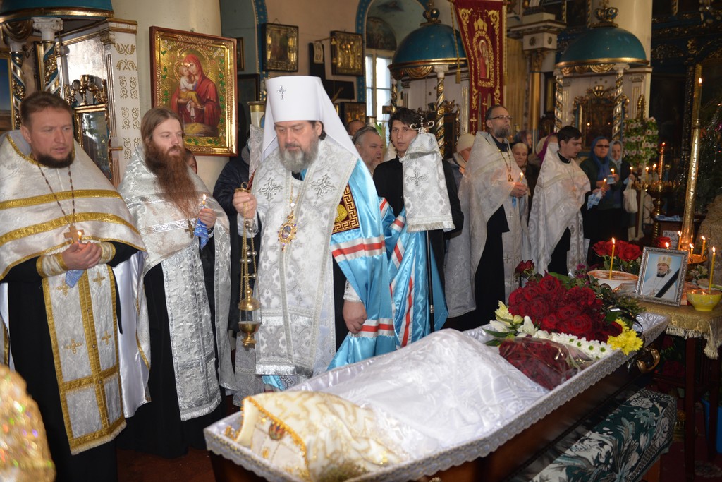 Митрополит Иоанн Херсонский и Таврический Иоанн отпел настоятеля Греко-Софиевского храма